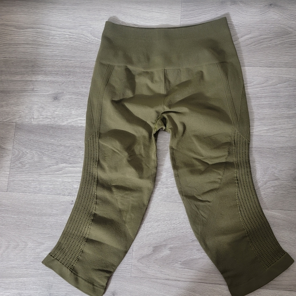 Lululemon Olive Leggings Army Green Zone In Crop Compression Sturdy Thick Size 4